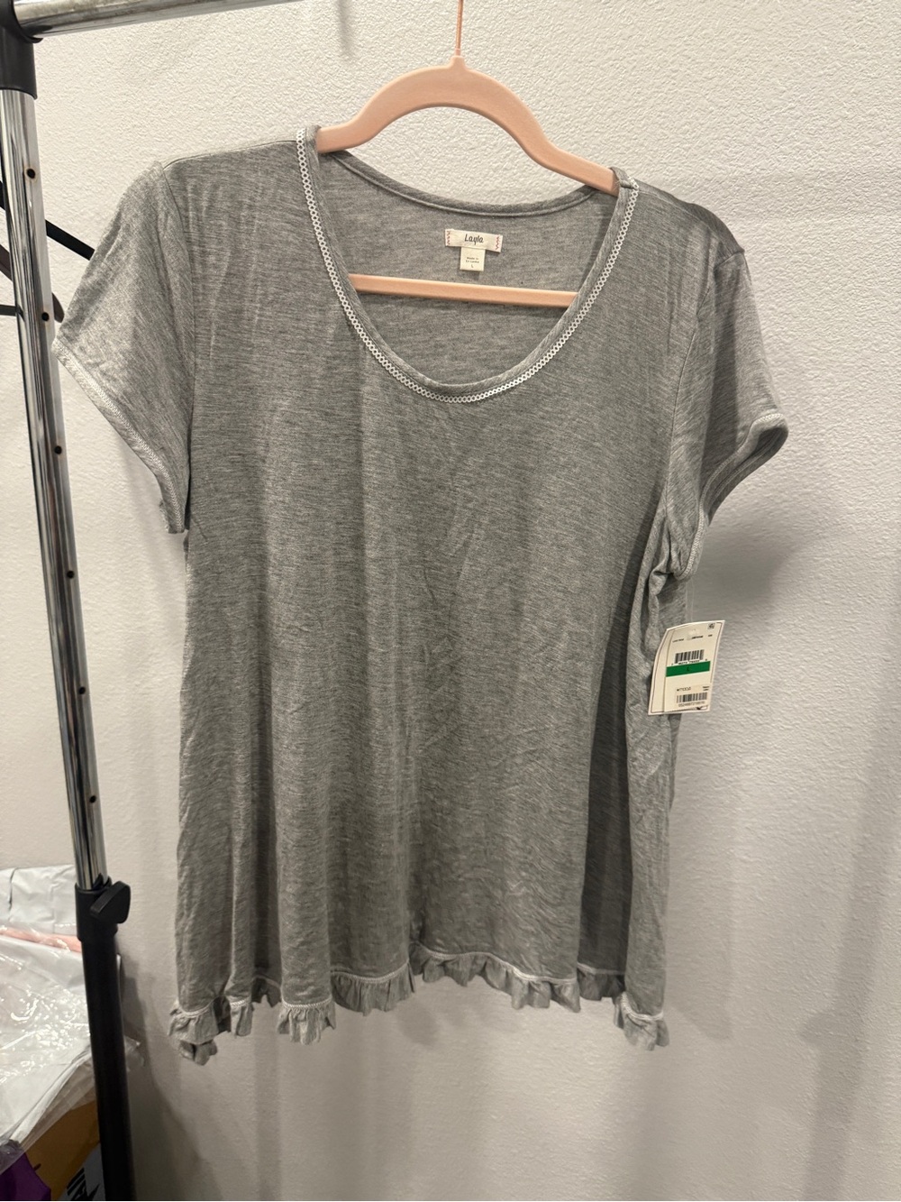 Layla Gray Short-Sleeve Ruffle-Hem Tee with Contrast Stitching Large NWT